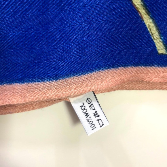 Woman wool flower scarf - Picture 5 of 5